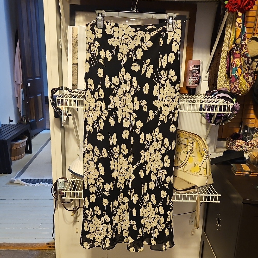 Ann Taylor Black and Cream Floral Skirt